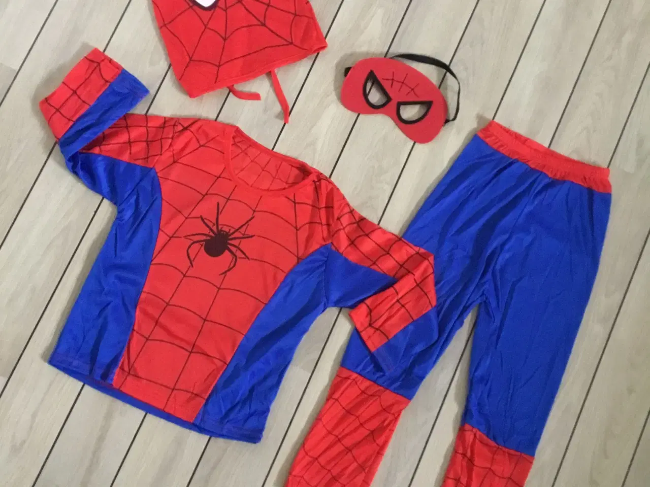 Billede 6 - Spiderman dragt str. 104 kostume udklædningstøj