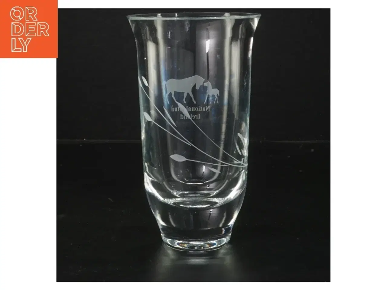 Billede 2 - Glasvase med hestegravering (str. 17 cm)