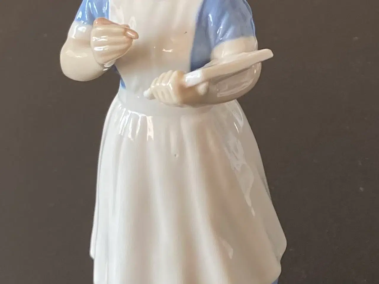 Billede 1 - Porcelæns sygeplejerske