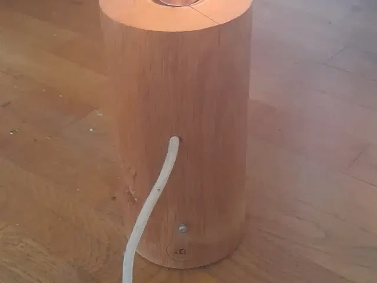 Billede 2 - Bordlampe i træ