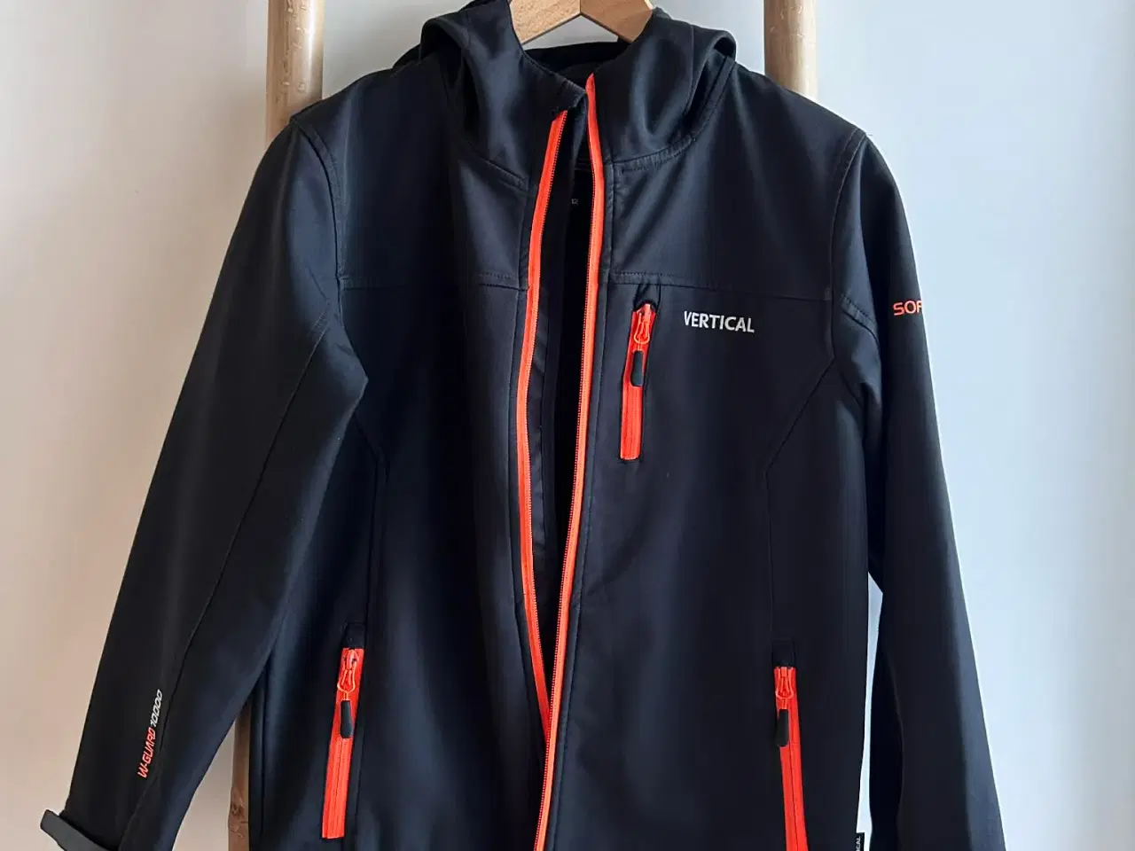 Billede 2 - Vertical softshell jakke med hætte, str. 12 år