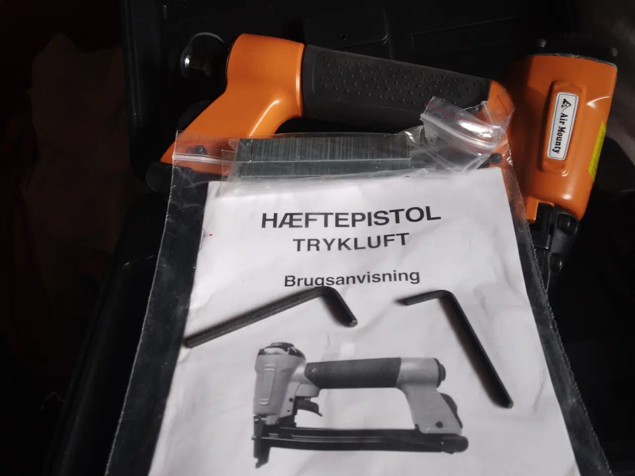 Billede 4 - Hæftepistol til trykluft med kuffert