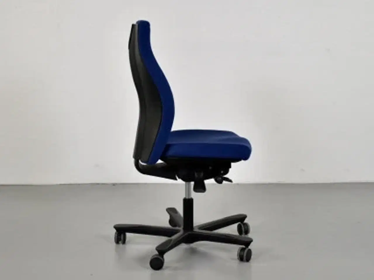 Billede 2 - Efg kontorstol med blå polster og sort stel