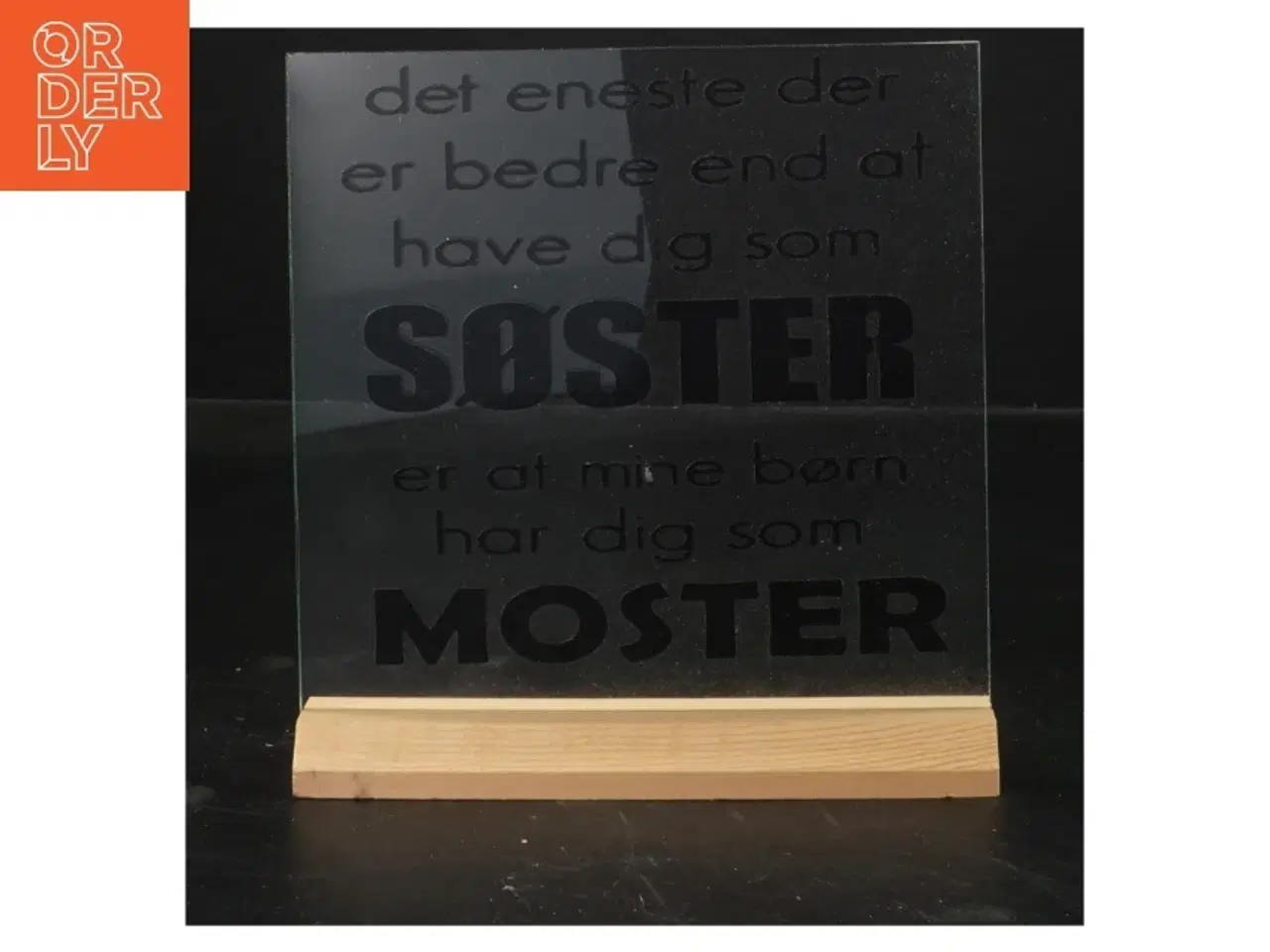 Billede 1 - Glasskilt med tekst (str. 16,5x15,5 cm)