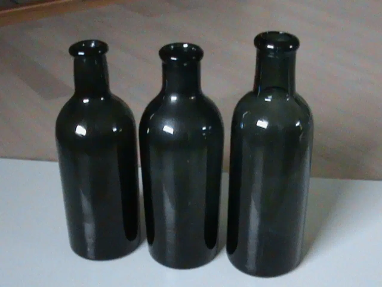 Billede 2 - Tre antikke glas flasker, grønne