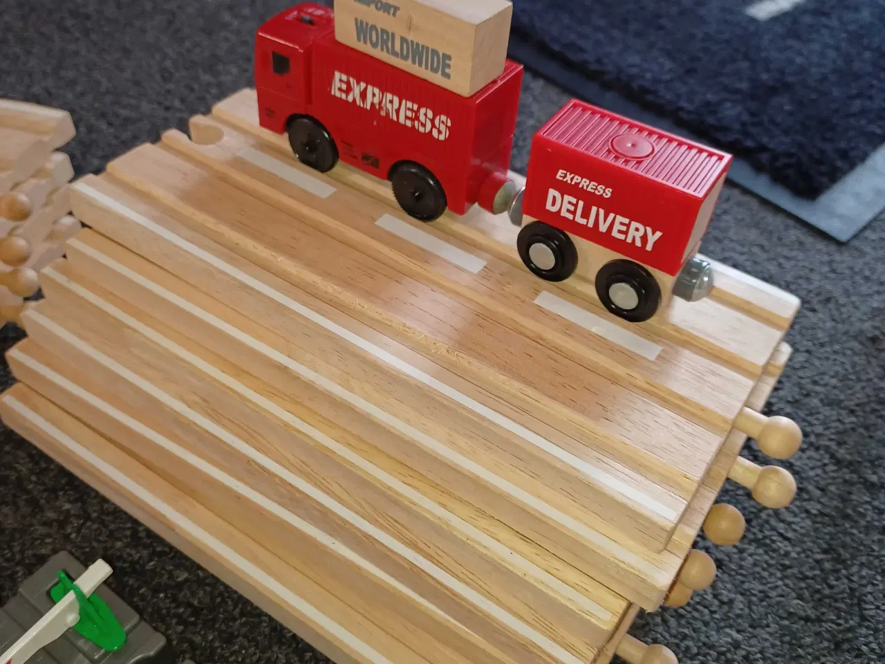 Billede 8 - Togbane med to elektriske tog