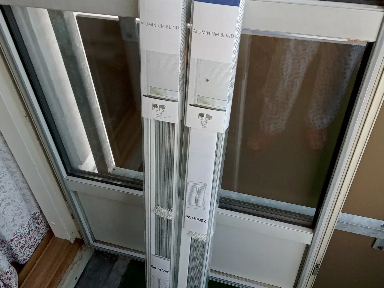 Billede 1 - Persienner, 2 stk - aluminium, hvide. 120cm x 220c