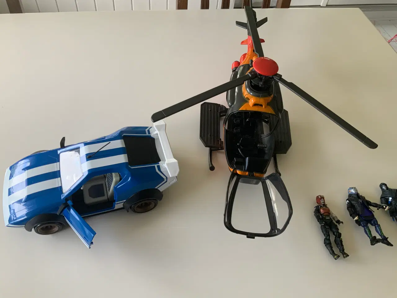 Billede 3 - Fortnite helikopter, bil og figurer