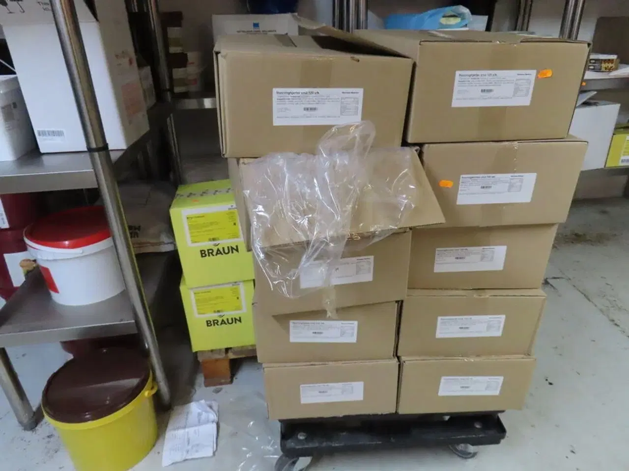 Billede 4 - Div. reoler med indhold