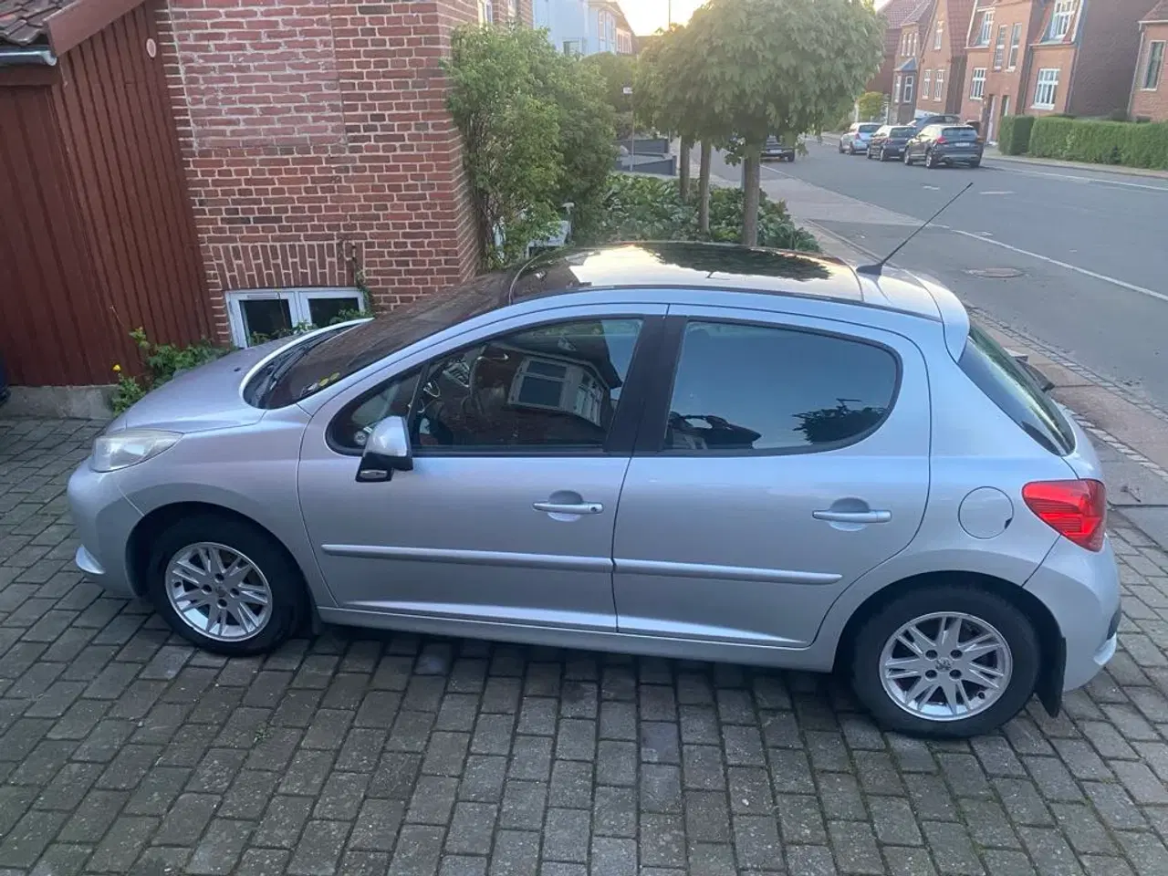 Billede 10 - Velholdt peugeot 207