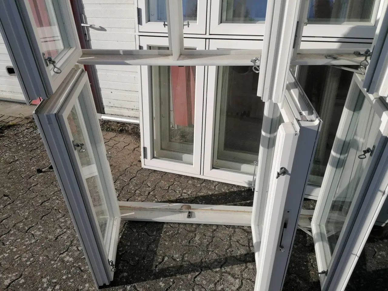 Billede 4 - Træ/Alu Dannebrogsvinduer BxH 158x166 cm.Stykpris