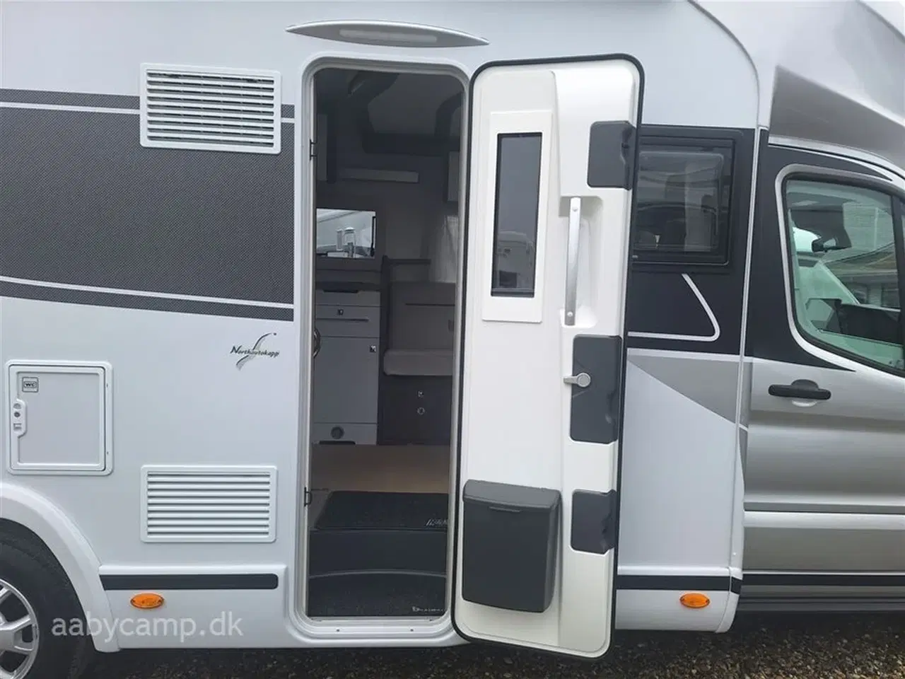 Billede 5 - 2024 - Benimar Tessoro T468 Special Edition Automat gear. NK pakke. varme i spildevandstank. bakkamera. markise. lithium batteri. cykelstativ.