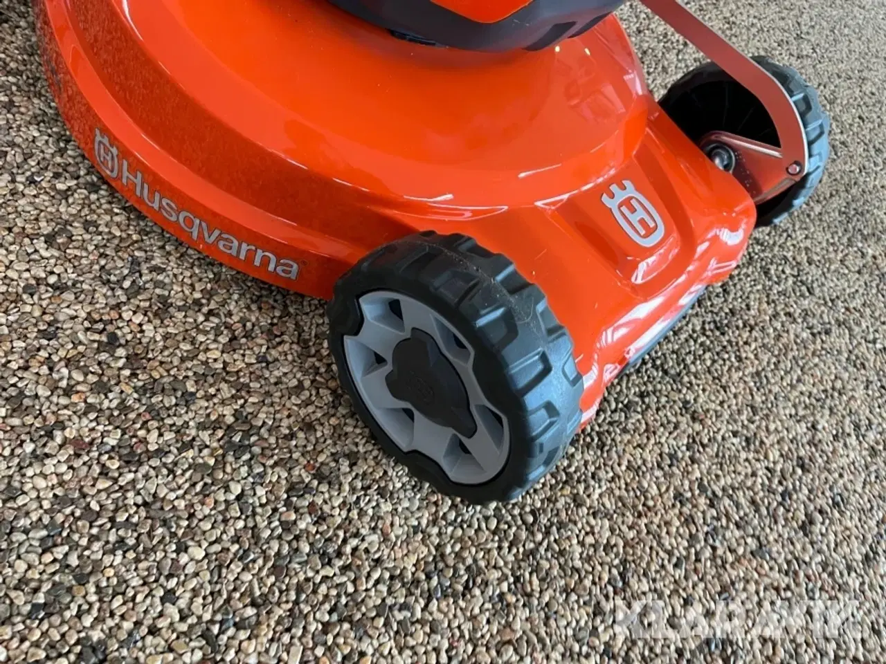 Billede 3 - Græsslåmaskine Husqvarna LC 247i