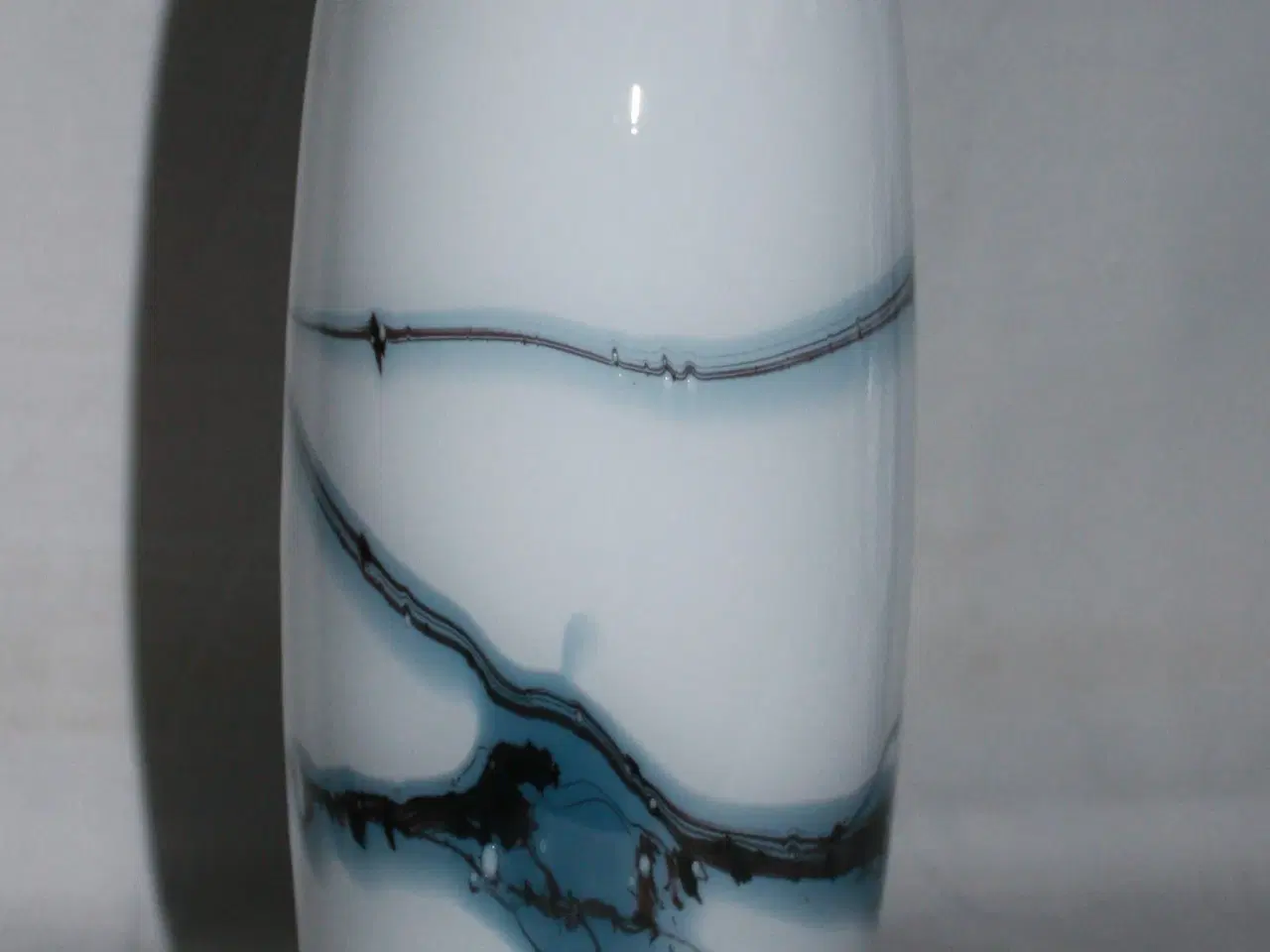 Billede 13 - Holmegaard vase Atlantis med blå striber