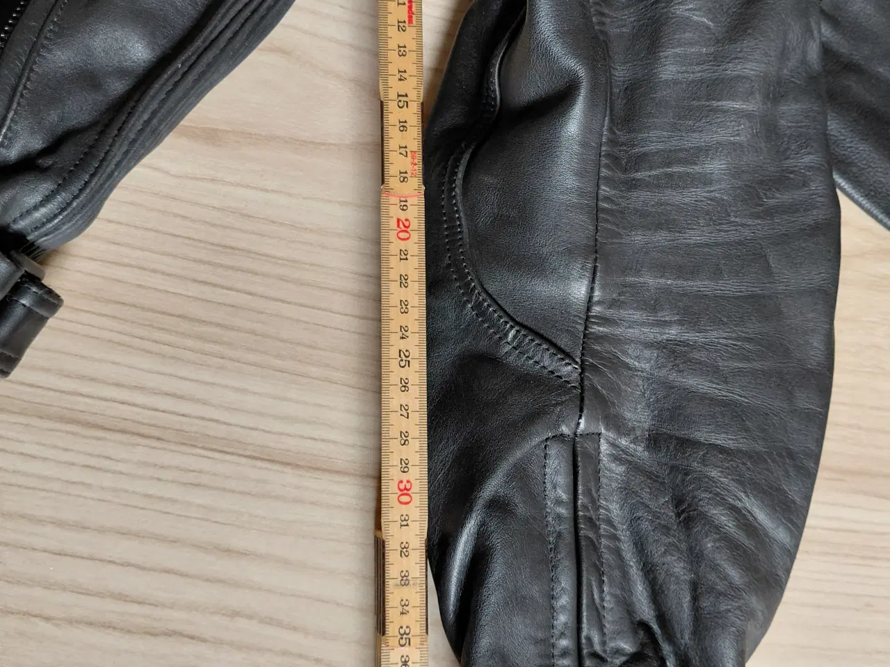 Billede 6 - Lækkert MC tøj i læder (kvinde)