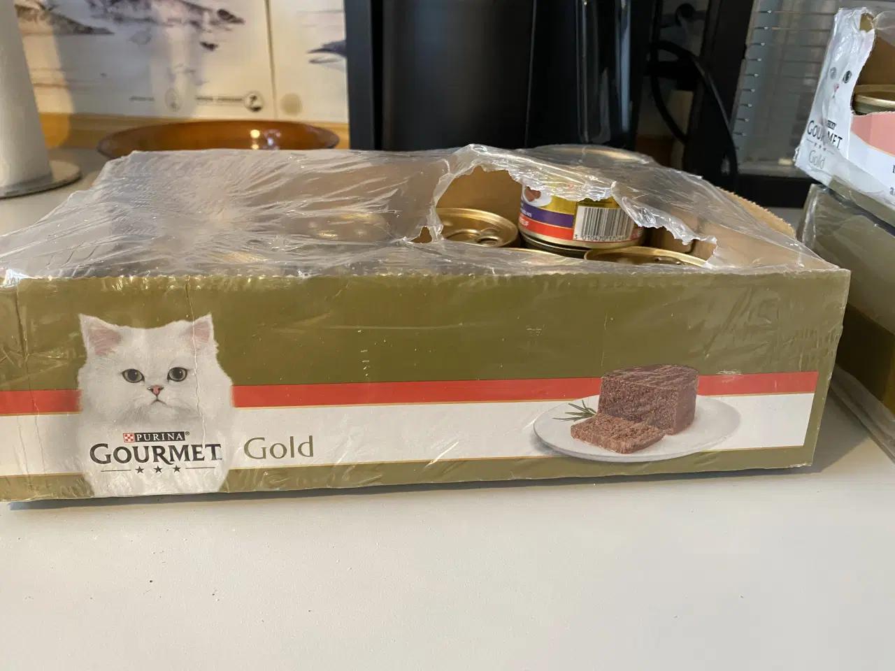 Billede 3 - Golden kattemad på dåse