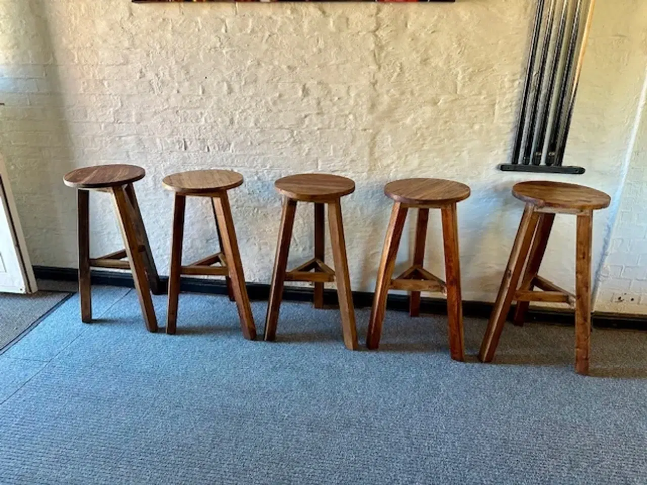Billede 1 - 5 stk. barstole i massivt træ