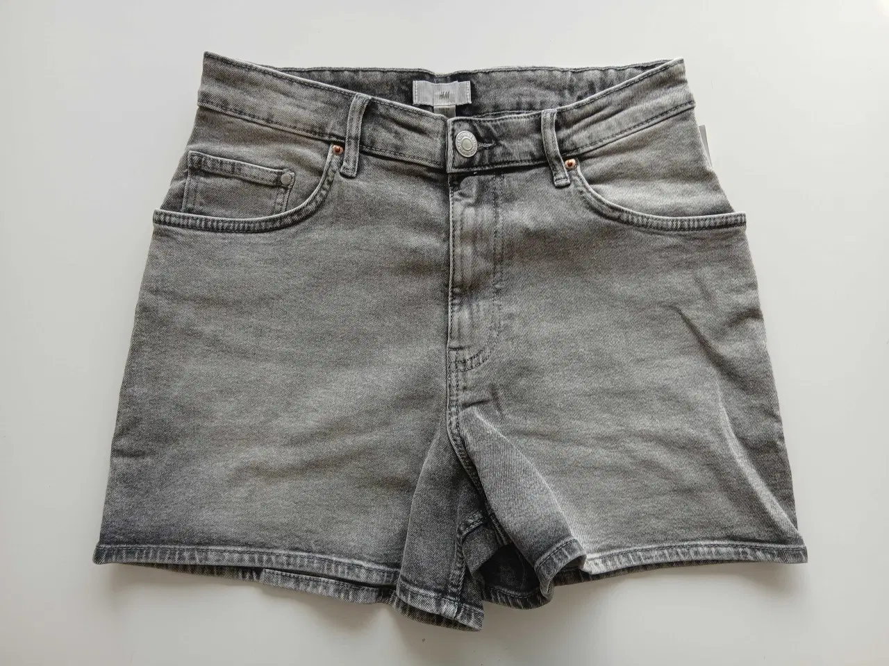 Billede 2 - Shorts. H&M. 38