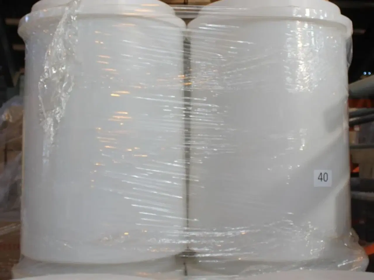 Billede 1 - 4 stk. 400 ltr. Plastbeholder  ubrugt