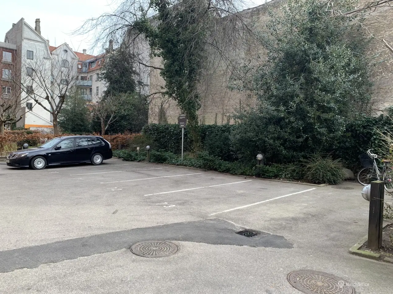 Billede 5 - 🚗 Fast parkeringsplads i aflåst p-kælder eller på terræn – midt i Indre By