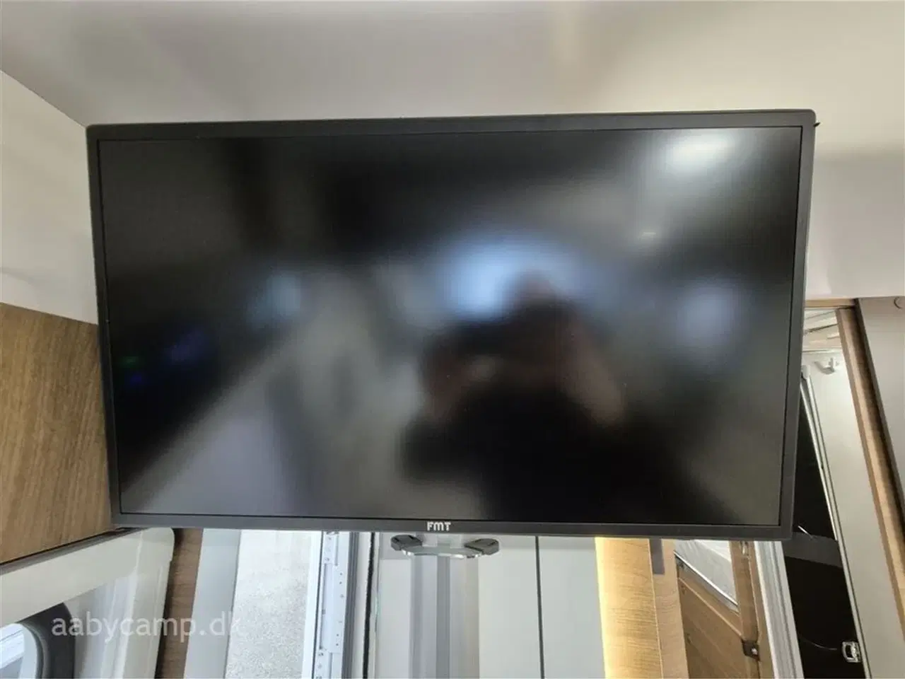 Billede 26 - 2024 - Benimar Amphitryon 967 Northautokapp   Nk.Pakke. Automatgear. solceller. 200Ah Lithium. 2000W inverter. luftundervogn på bagaksel. Hydrauliske støtteben. Alarm. Gasbageovn. Elektrisk tømning af frisk/spildevand. 3m vandfilter. tv samt internet antenne. Kan vejes op til 4400 kg.