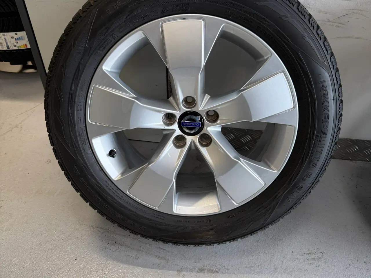 Billede 2 - Originale 18” Volvo fælge med brugte vinterdæk