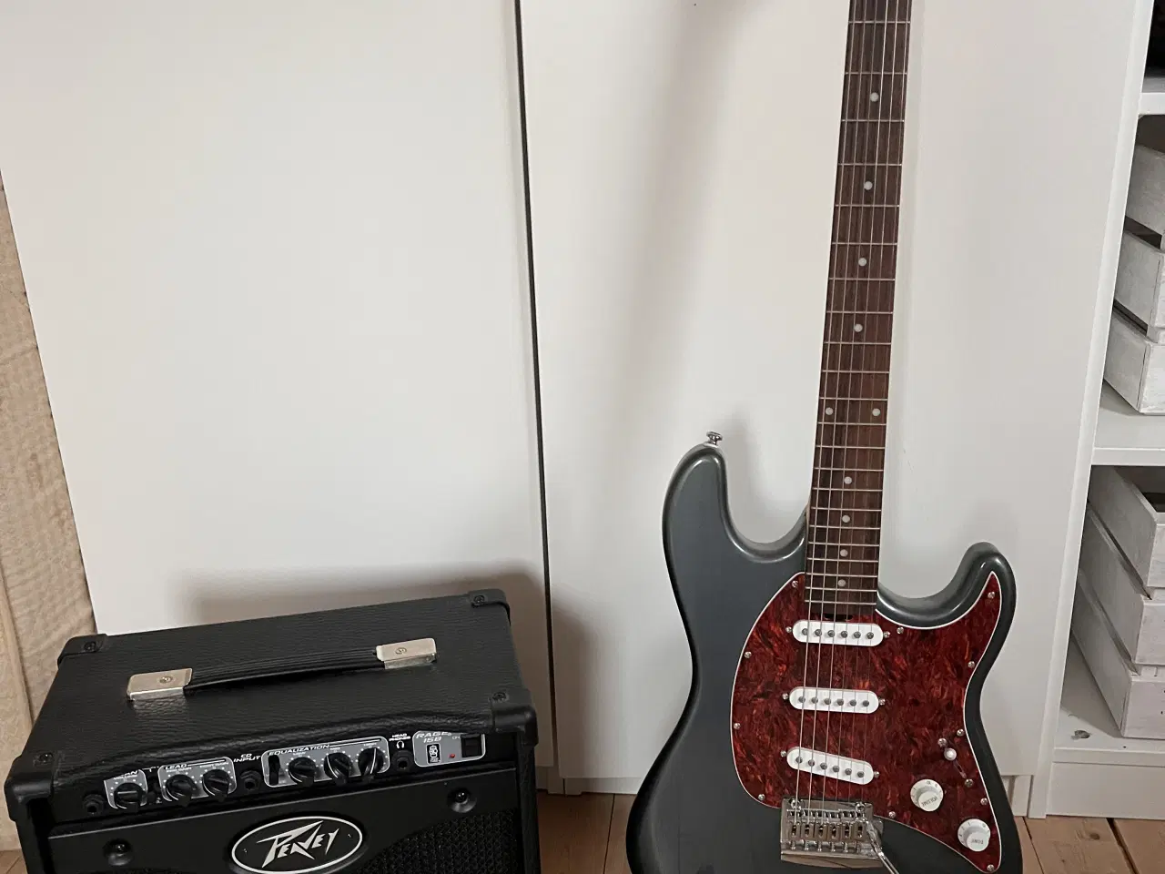 Billede 1 - Elektrisk guitar med forstærker, taske og tilbehør