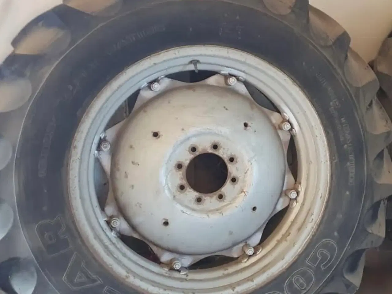 Billede 1 - Søger baghjul til MF