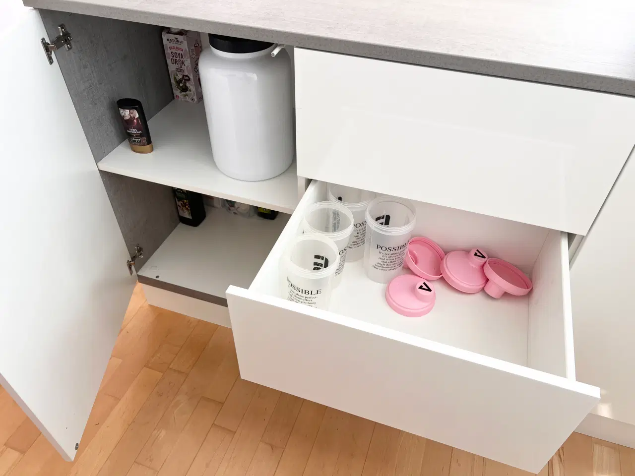Billede 4 - Køkkenø med sokkel. 