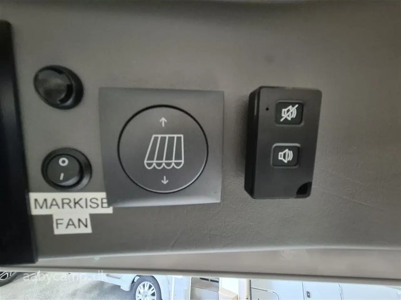Billede 16 - 2020 - Adria Twin Axess 640 SL   langsgående senge. El-markise. 2x lithium. 2x TV. victron lader. victron booster. solceller. luft på bagaksel. Fyldegas.  kompressor køleskab. helårsdæk. undervognsbehandlet-.clesana Toilet.