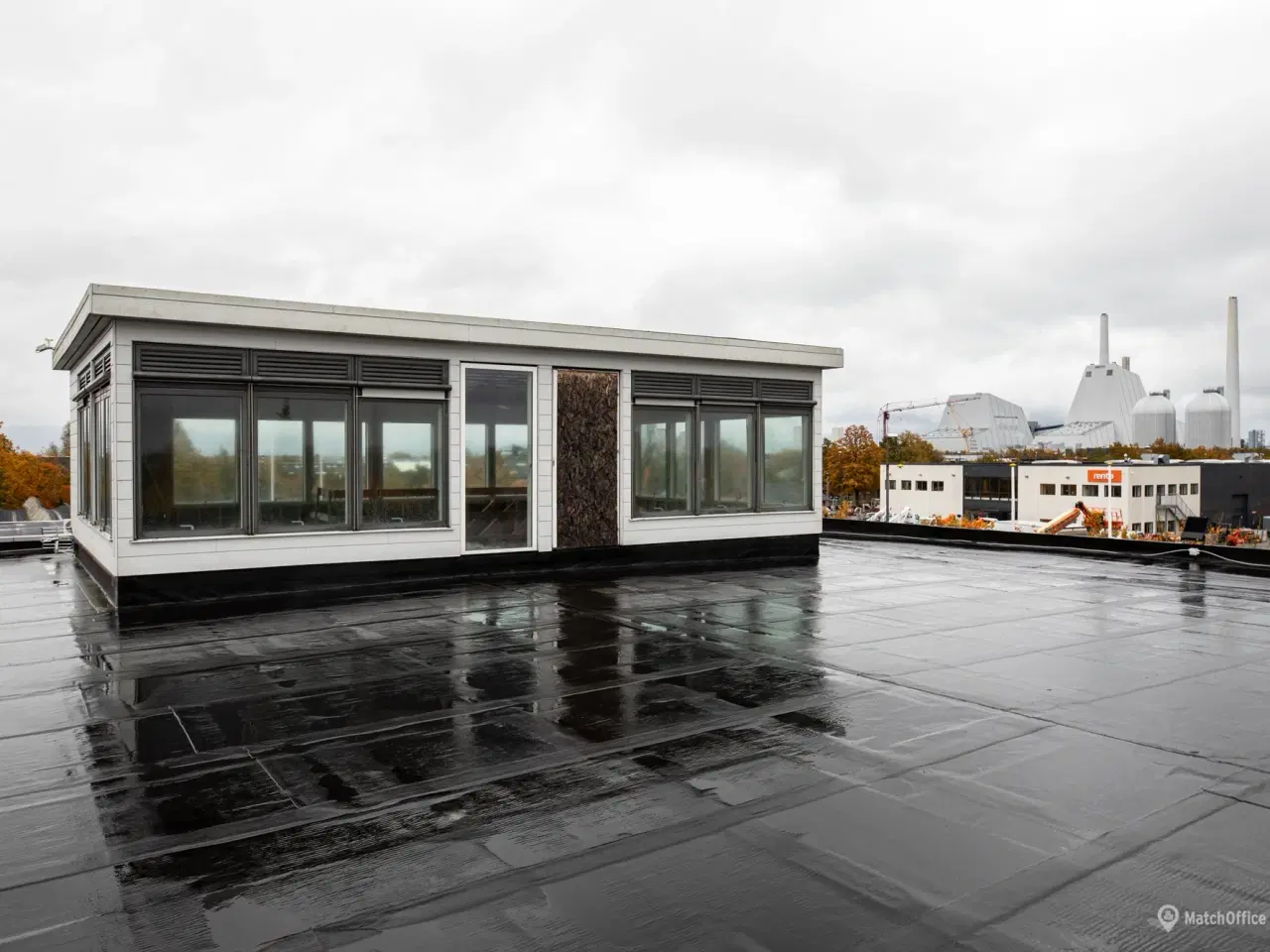 Billede 10 - Stor og renoveret domicilejendom med lager og kontor.