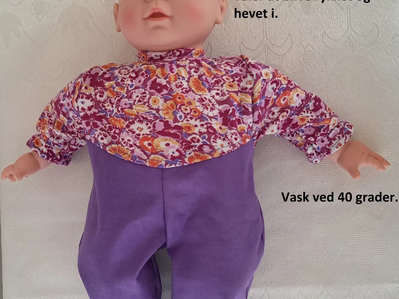 Billede 8 - Dukketøj til Sofia dukken på 40cm. med blød krop.