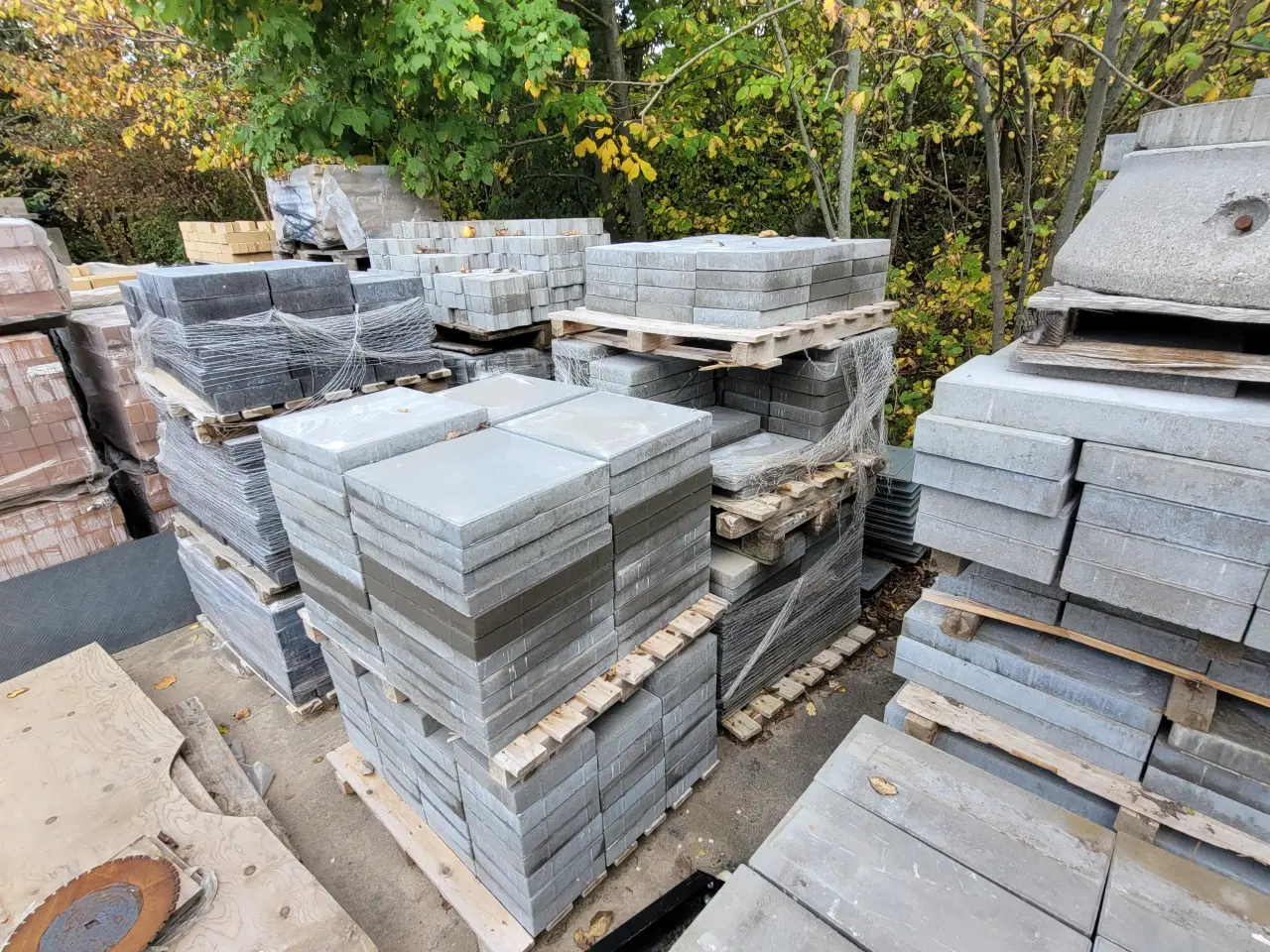 Billede 5 - Betonfliser, vandrende og kantsten