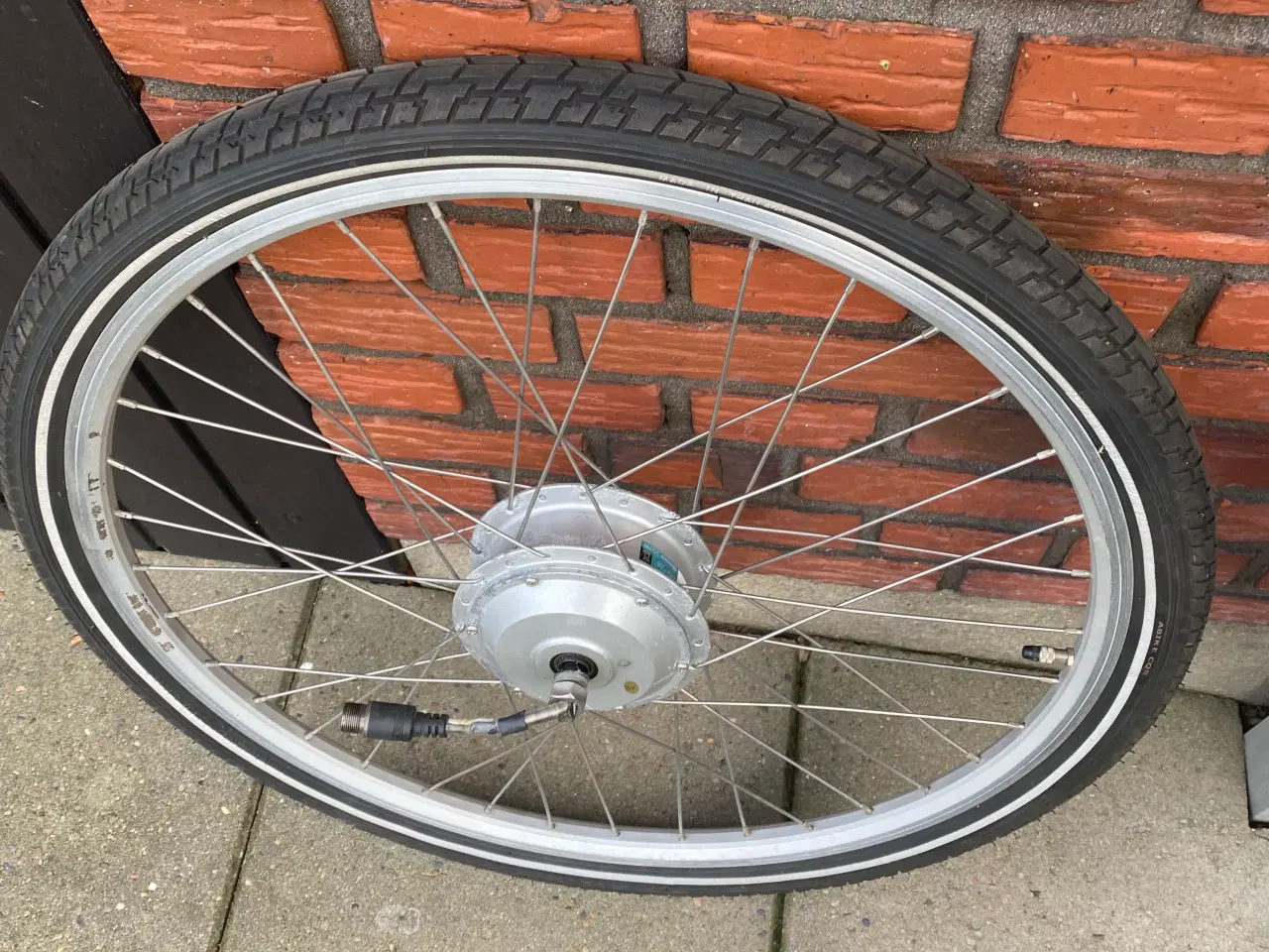 Billede 3 - Forhjul med 24V Dynamo til el cykel 