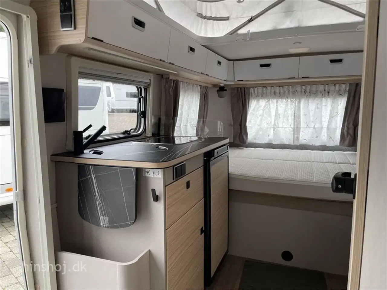 Billede 10 - 2023 - Eriba Touring 530 Urban   Super smart hævetagsvogn fra Hinshøj Caravan