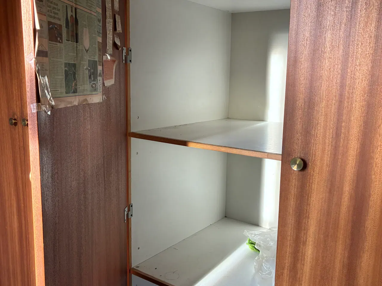 Billede 2 - Store skabe med smukke låger med messing greb