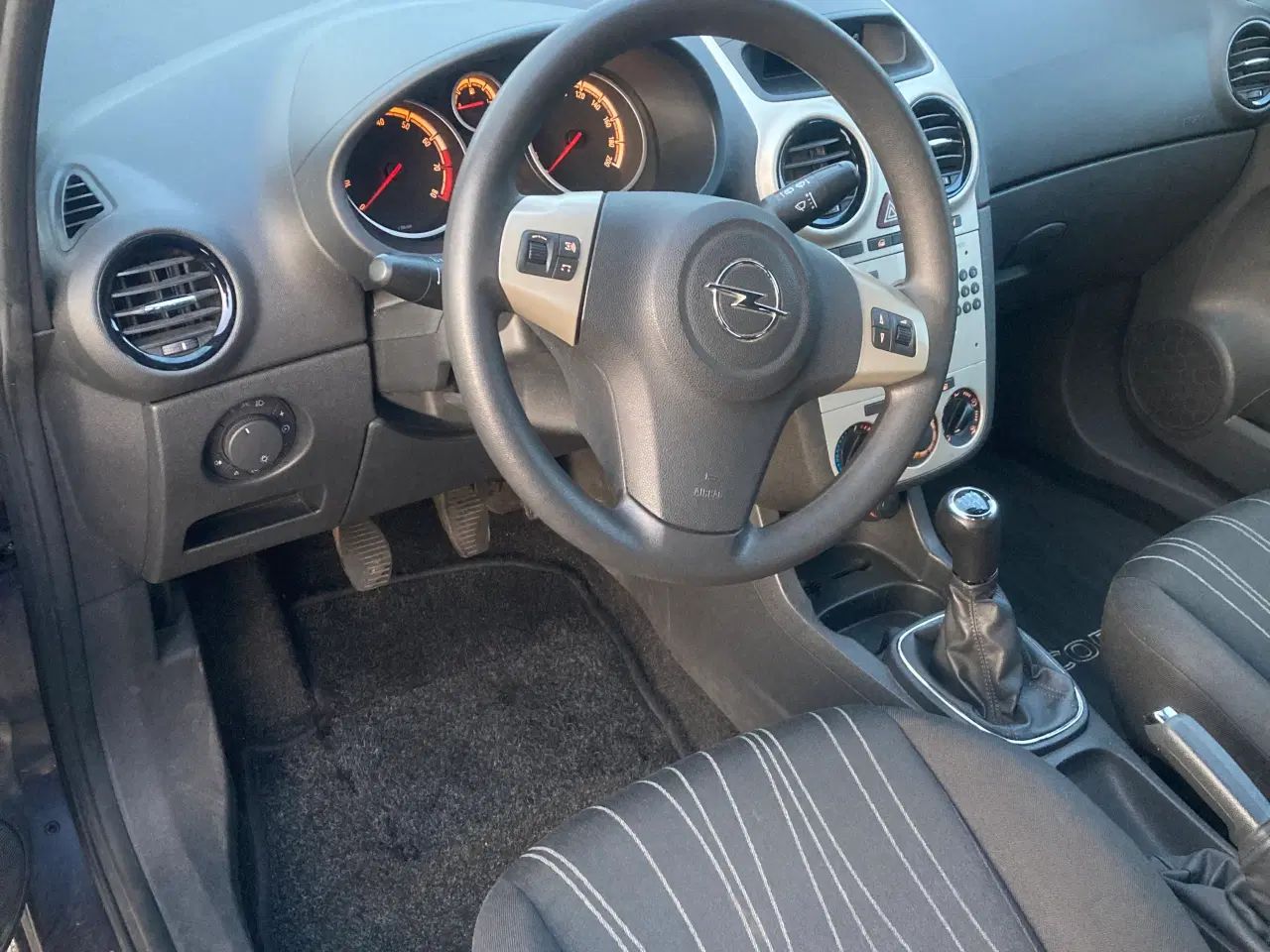 Billede 5 - Velholdt Opel Corsa 1,0. Lav km tal 