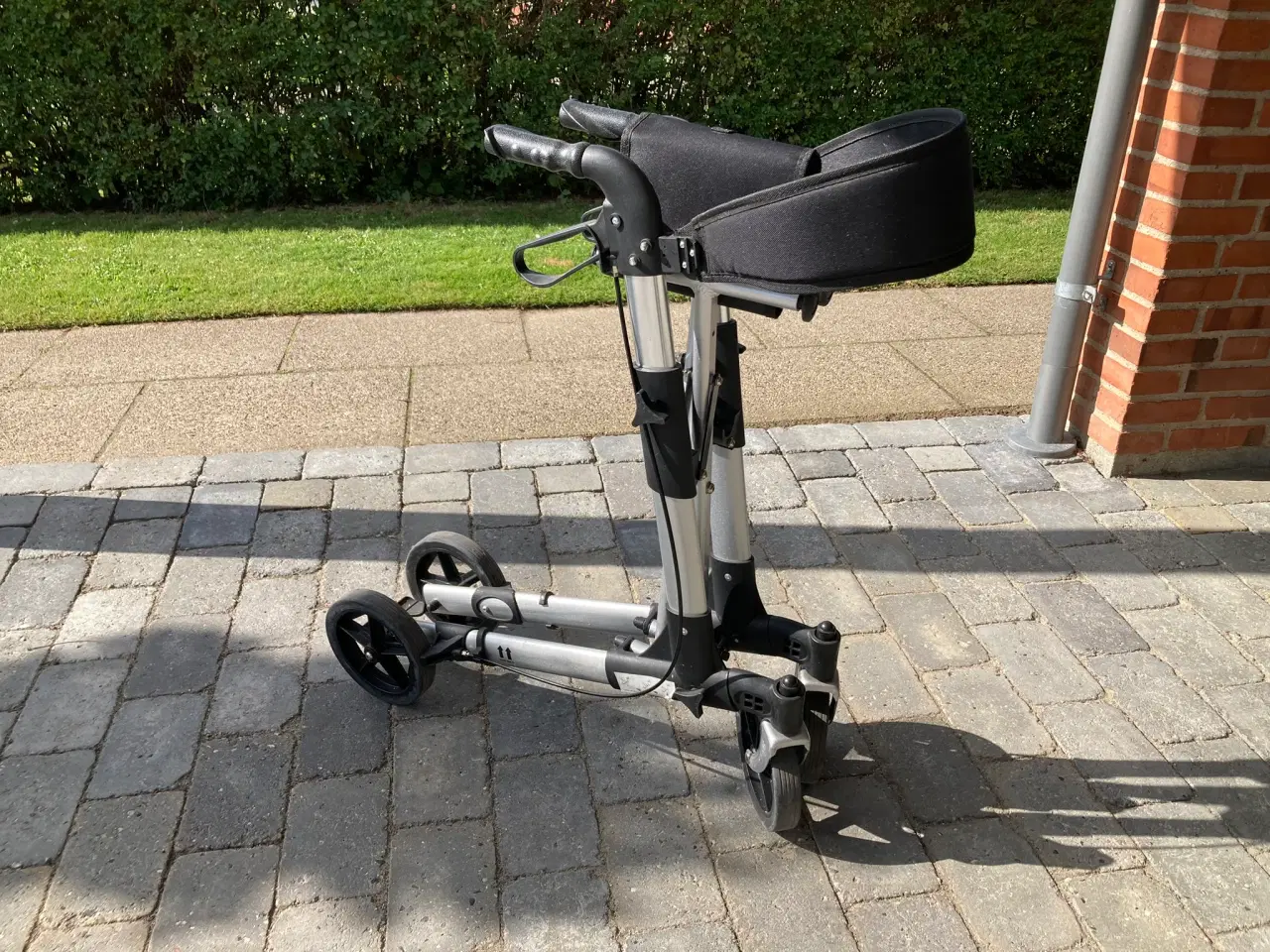 Billede 3 - Letvægts rollator med ryglæn