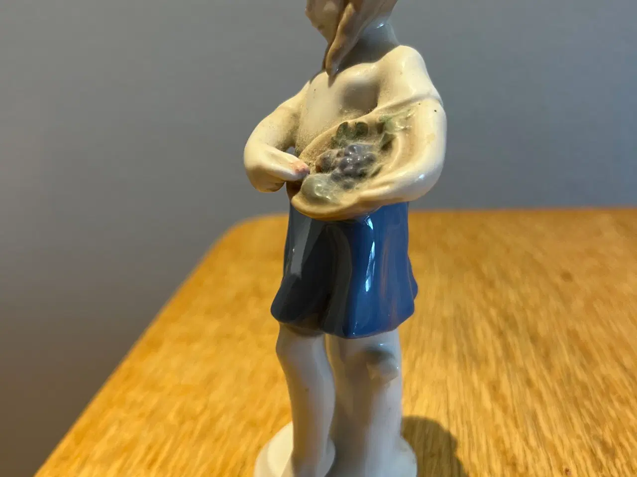 Billede 3 - Porcelænsfigur pige med blomster