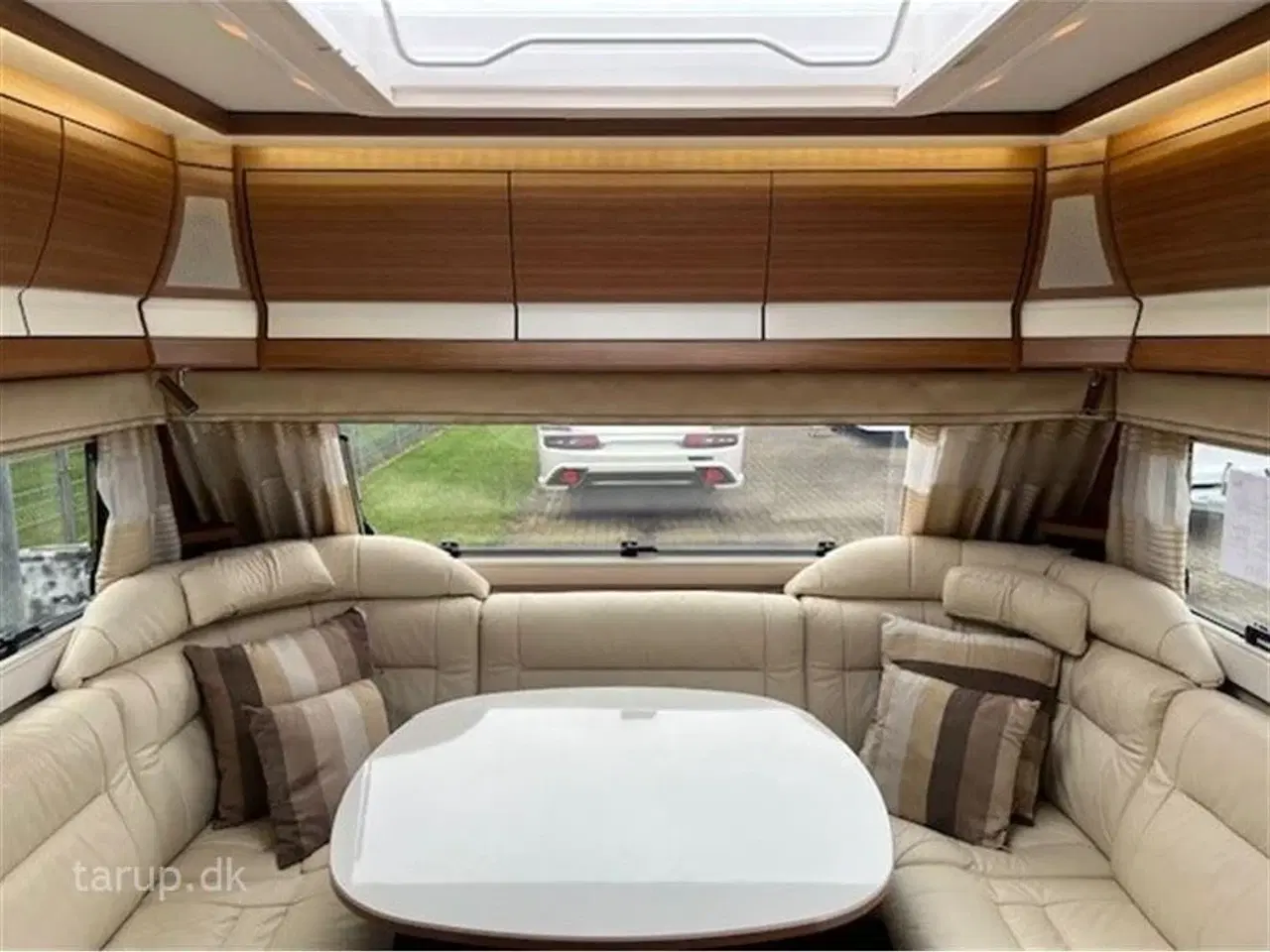 Billede 8 - 2014 - Kabe Royal 590 ETDL KS   Fortelt: Isabella Nordic 300, Truma XT mover, skind i siddegruppe, lysskinne, ALDE varme, vand båren gulvvarme, rundsiddegruppe, enkeltsenge