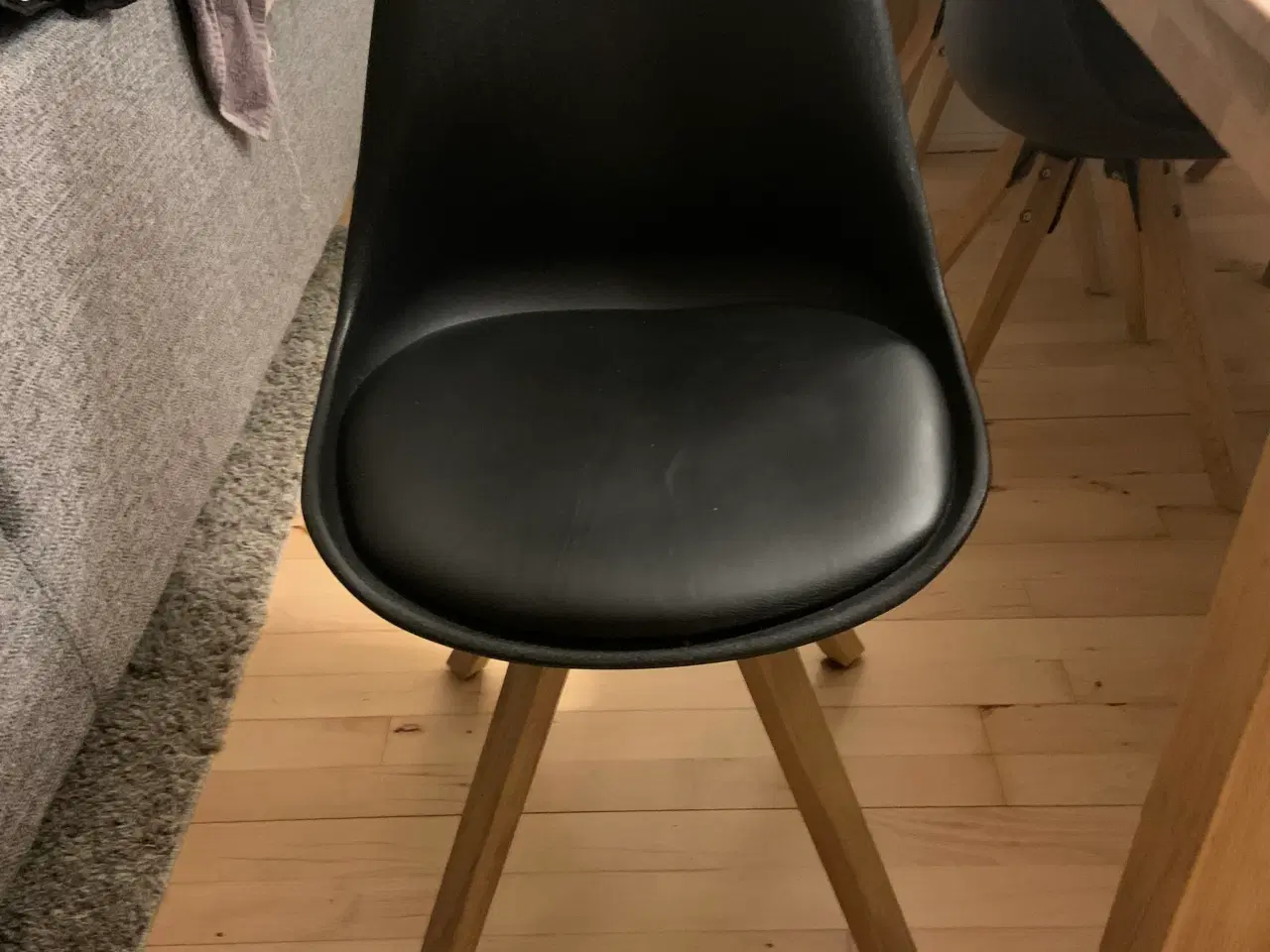 Billede 3 - Spisebord i egetræ med 8 stole 