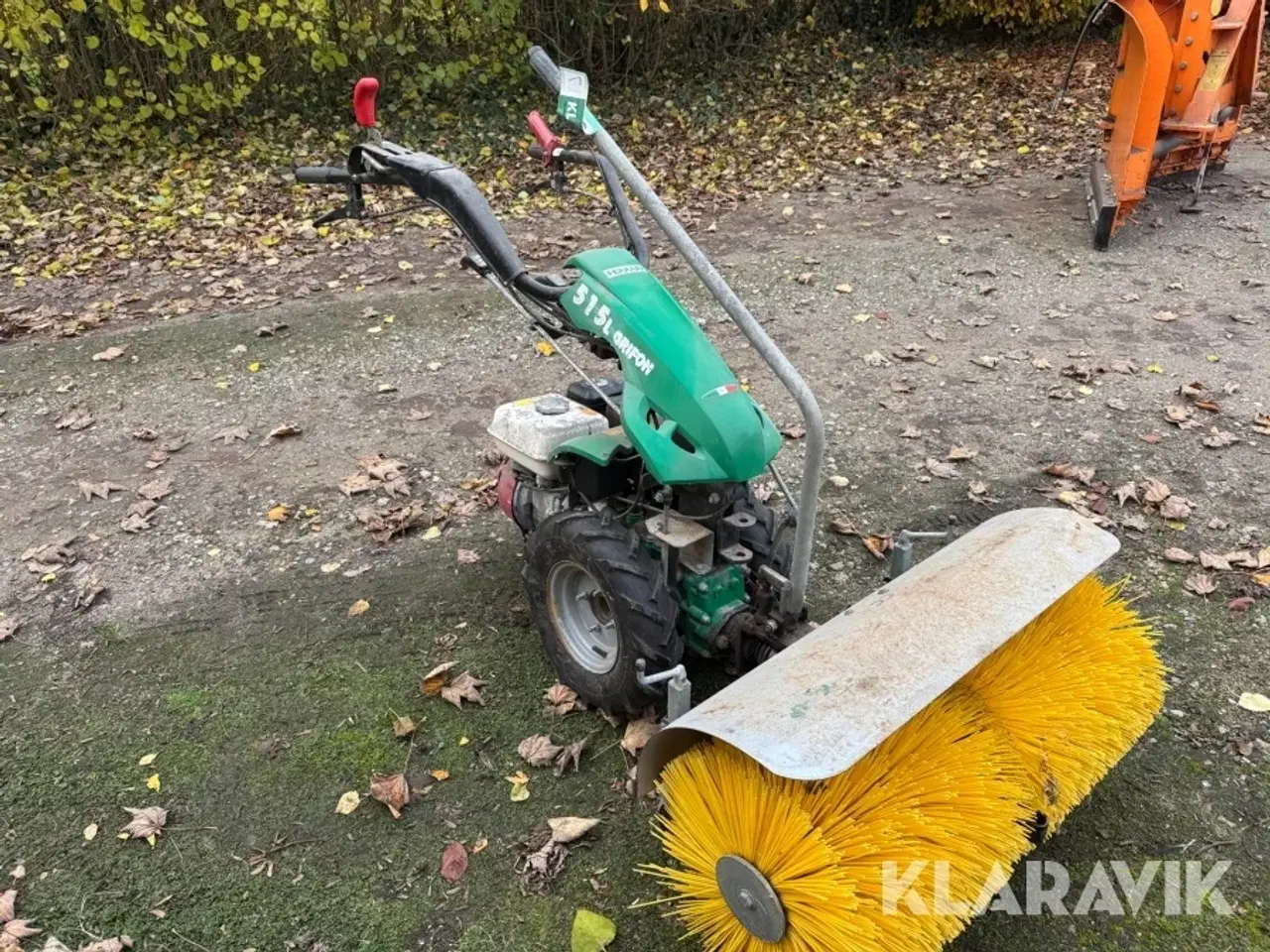 Billede 2 - Redskabsbærer med kost og sneplov Ferrari 515L grifon