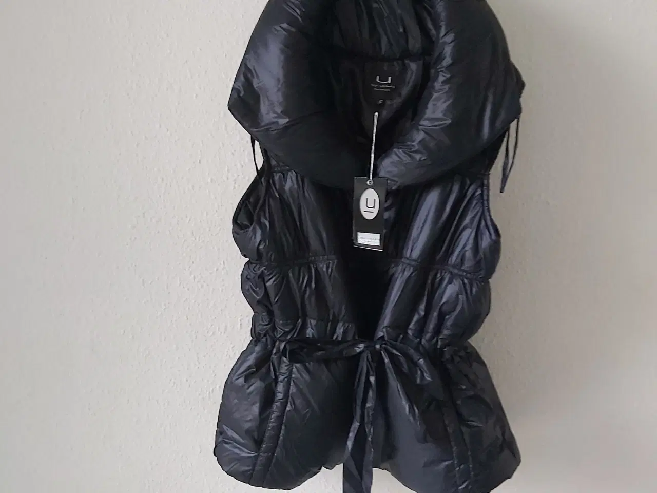 Billede 1 - Super fed vest ultra let og lækker