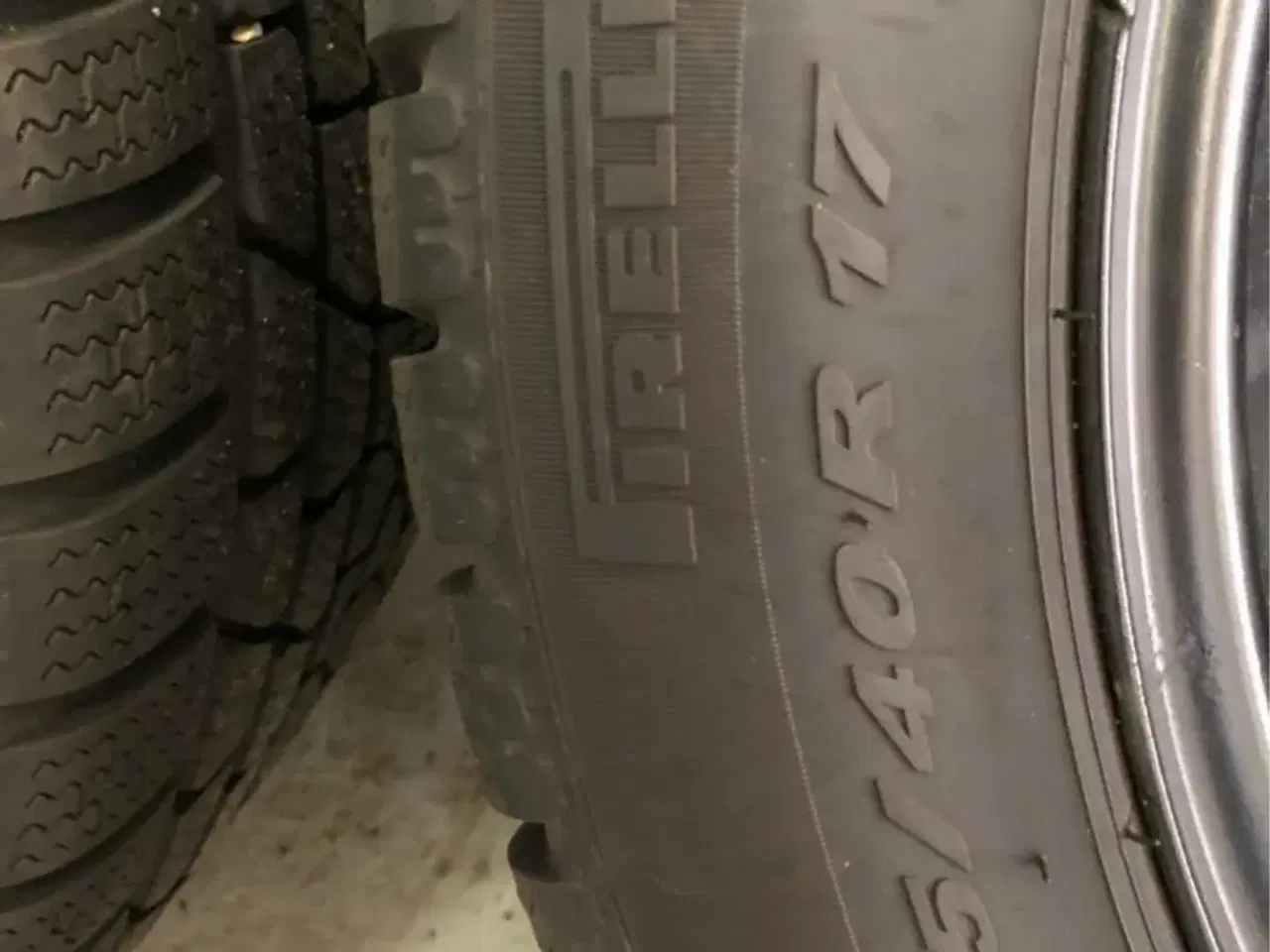 Billede 2 - 4 stk. Vinterdæk Pirelli 285/40R17