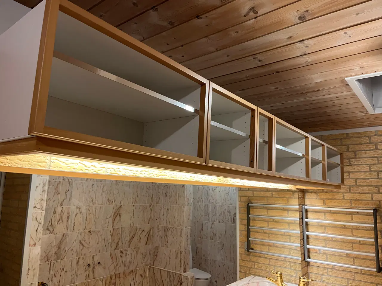 Billede 3 - Uno Form klassiske bsdeværelsesmøbler med marmor