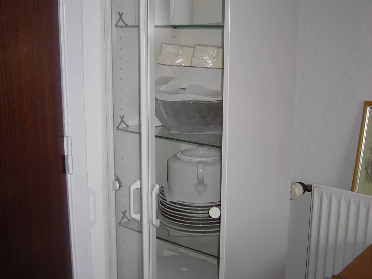 Billede 1 - Hvid glasvitrine med indbygget lys