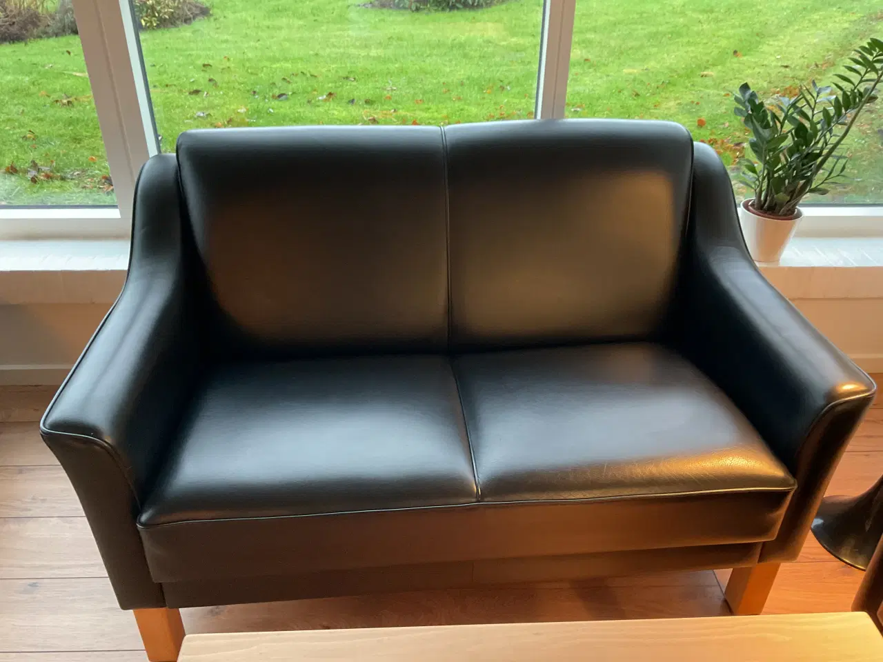 Billede 2 - Sofagruppe + sofabord + lænestol + puffer sælges