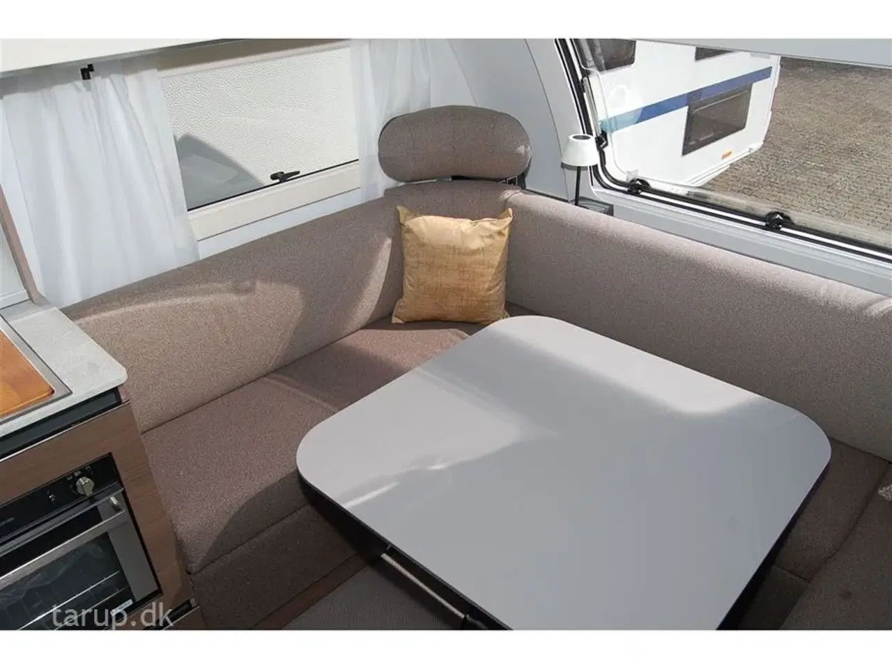Billede 8 - 2023 - Adria Alpina 663 UK   Dobbeltsengs- og køjevogn, rundsidde-gruppe, ALDE varme, Truma Aircon. vandbåren gulv-varme,