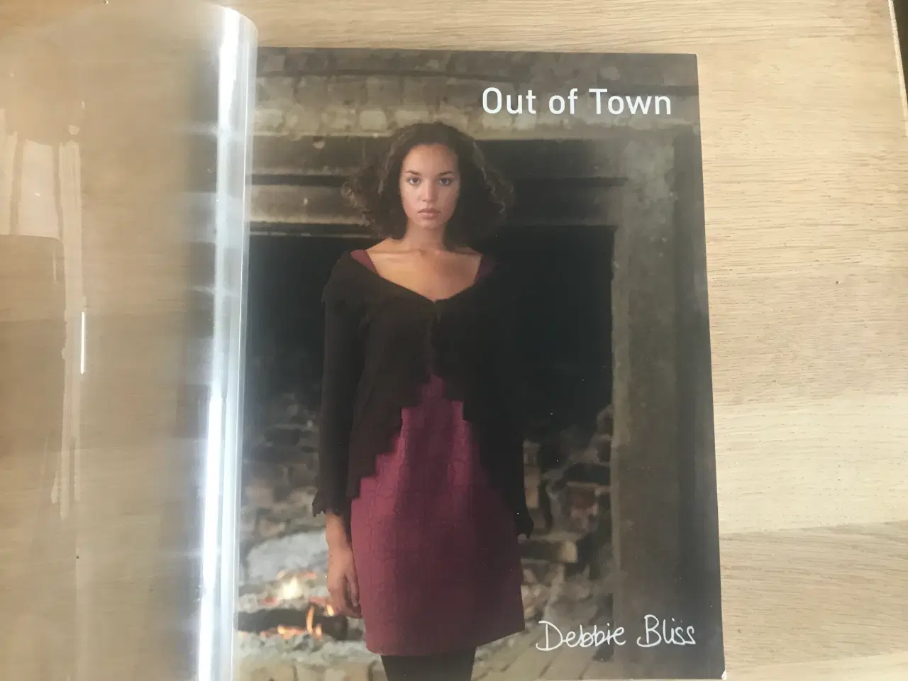 Billede 1 - Out of Town  af Debbie Bliss