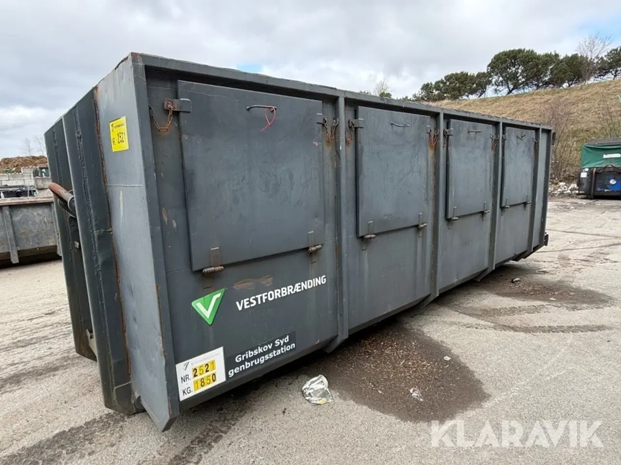 Billede 12 - Lukket stålcontainer med sidehængte låger og løftebeslag